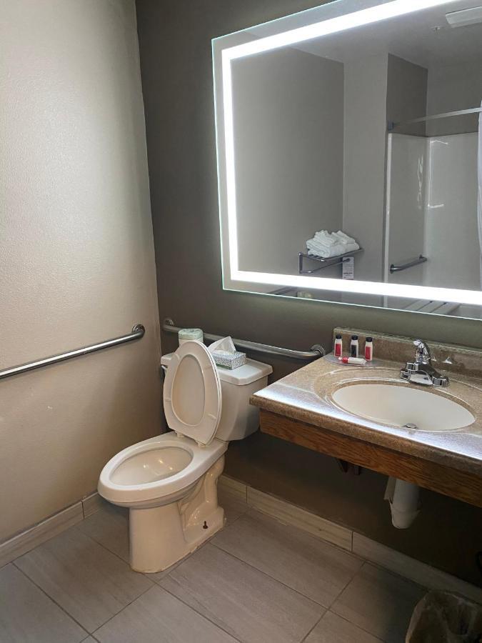 ซูเปอร์ 8 บาย วินด์แฮม ลินซ์บูร์ก เวอร์จิเนีย Hotel ลินช์เบิร์ก ภายนอก รูปภาพ