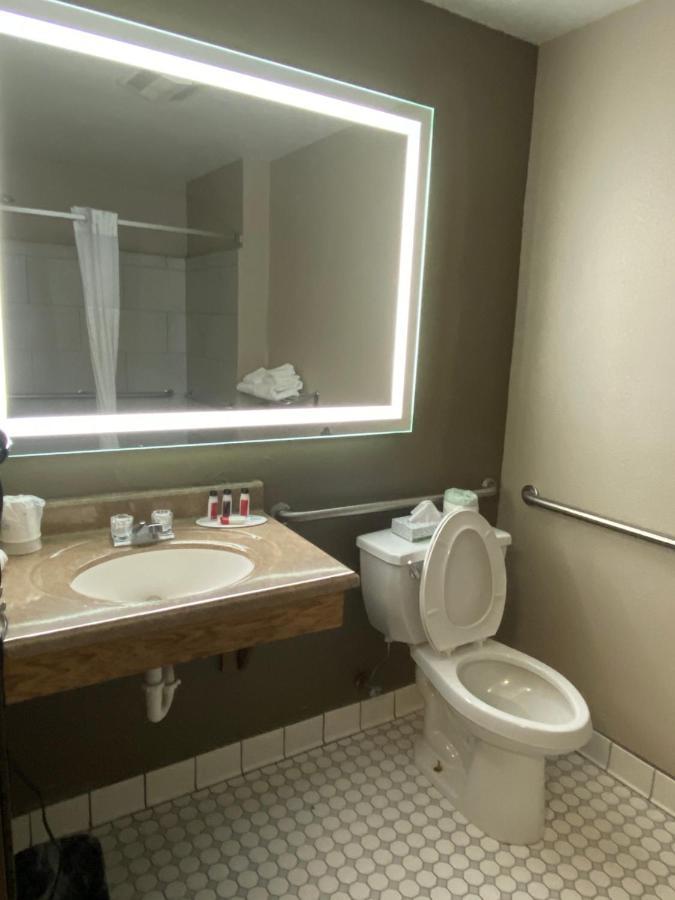 ซูเปอร์ 8 บาย วินด์แฮม ลินซ์บูร์ก เวอร์จิเนีย Hotel ลินช์เบิร์ก ภายนอก รูปภาพ